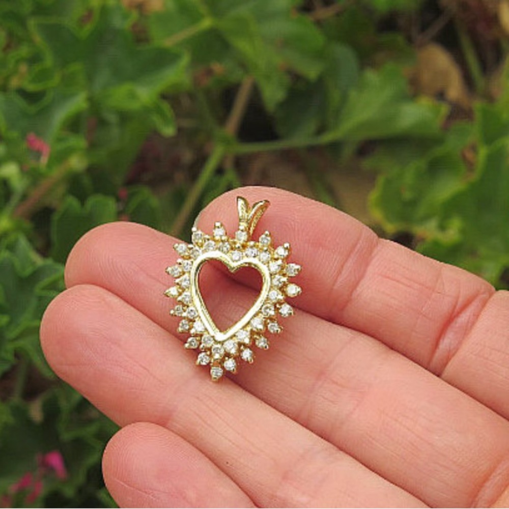 Gold Heart Diamond Pendant - Picture 11 of 11